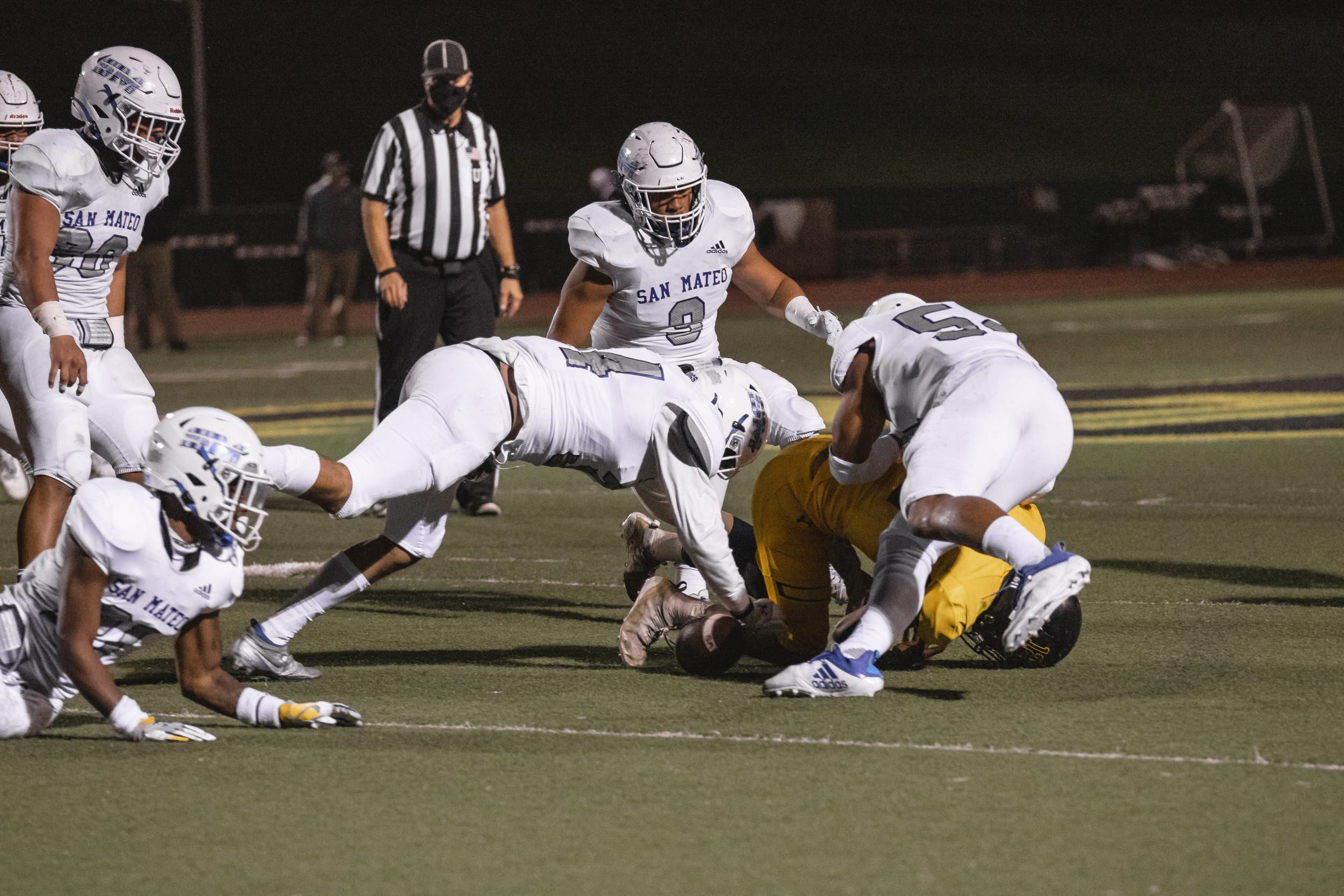 CSM @ Chabot - 11-06-21Q3 - 14:08 - 3rd and 5 at CHAB30Kekoa Turangan rush for no gain to the CHAB30, fumble forced by CSM#54 De'Aundre Cruz, fumble by Kekoa Turangan recovered by CSM#21 Quentin Moten at CHAB30.