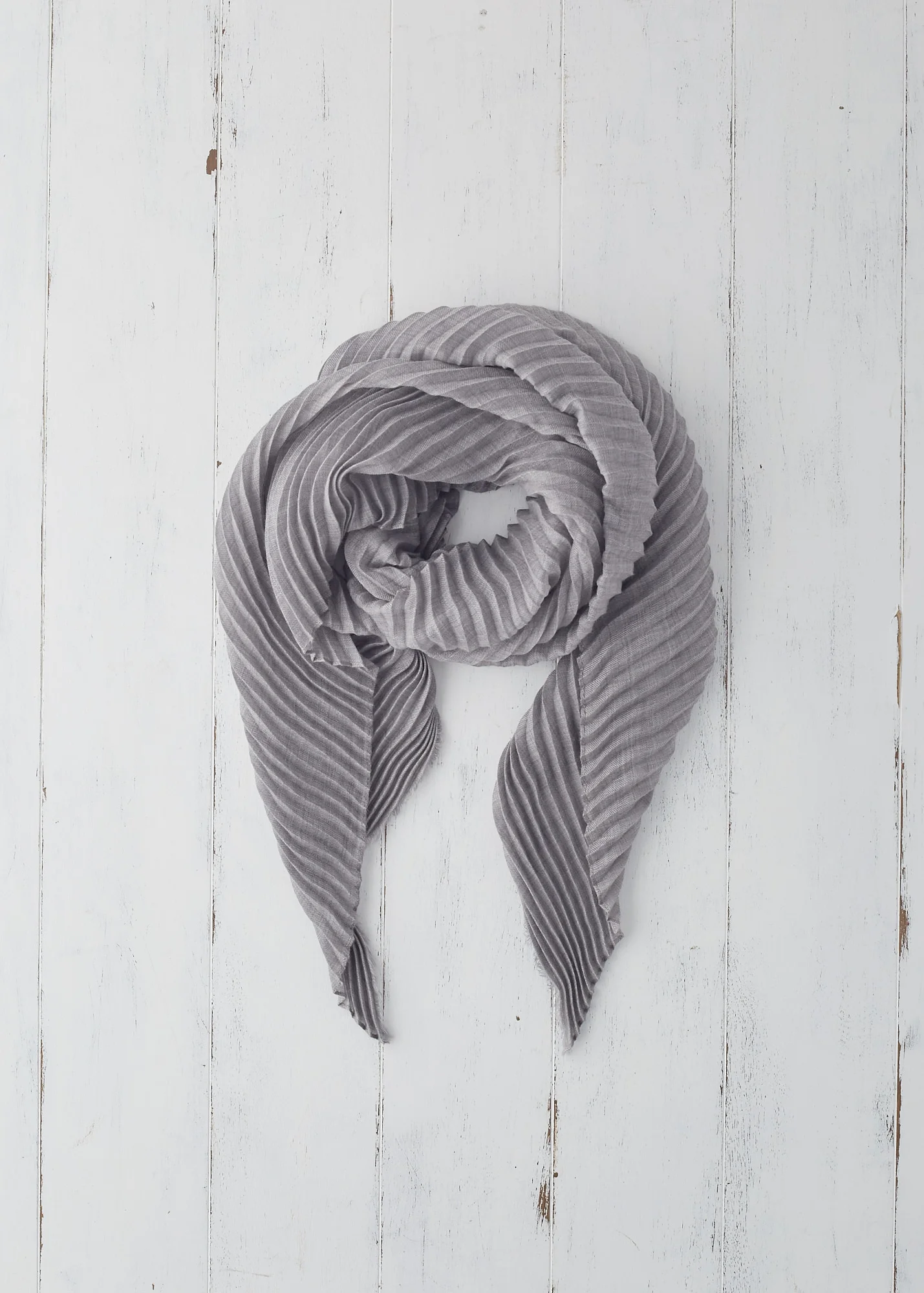Lois Avery luxury pleat cashmere scarf dove grey