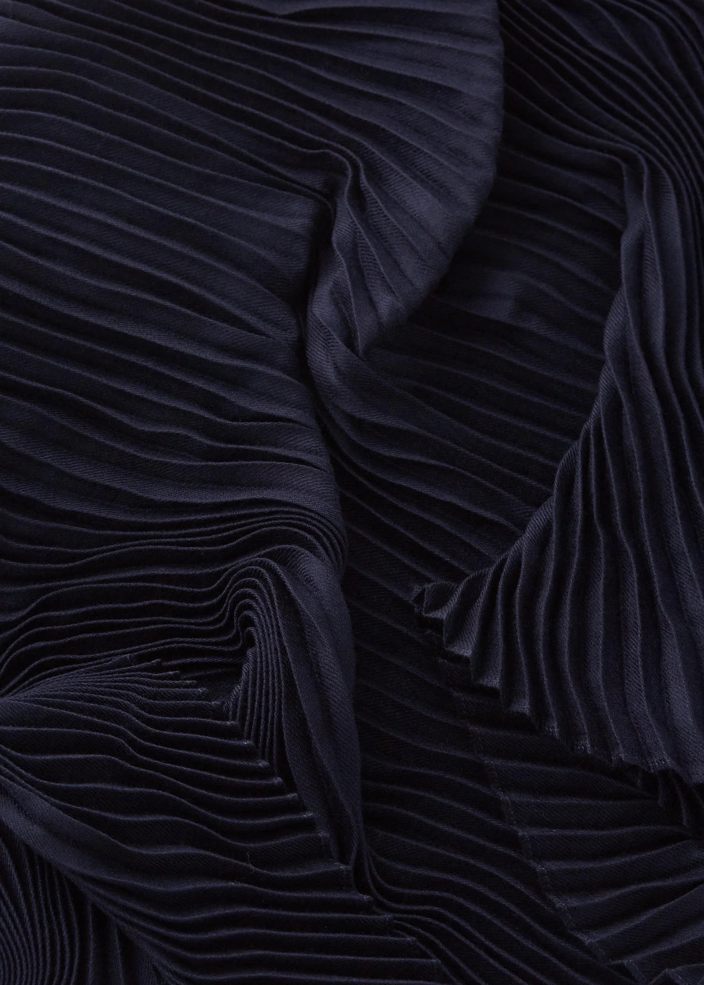 Lois Avery luxury pleat cashmere scarf midnight navy