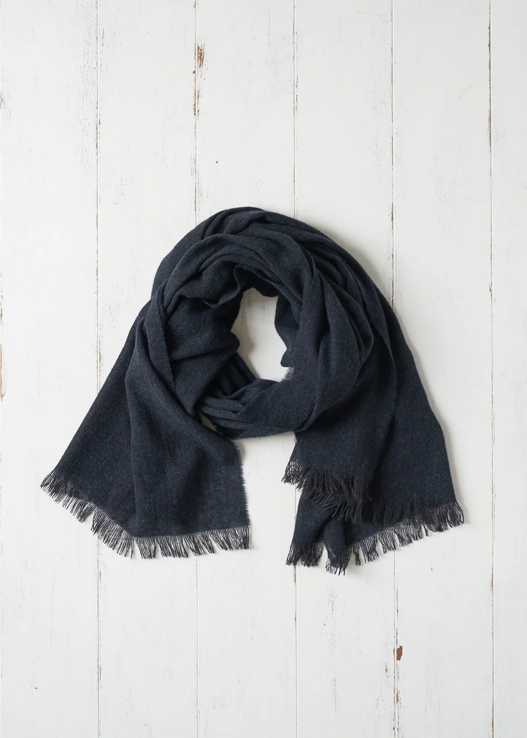 Lois Avery luxury cashmere scarf navy