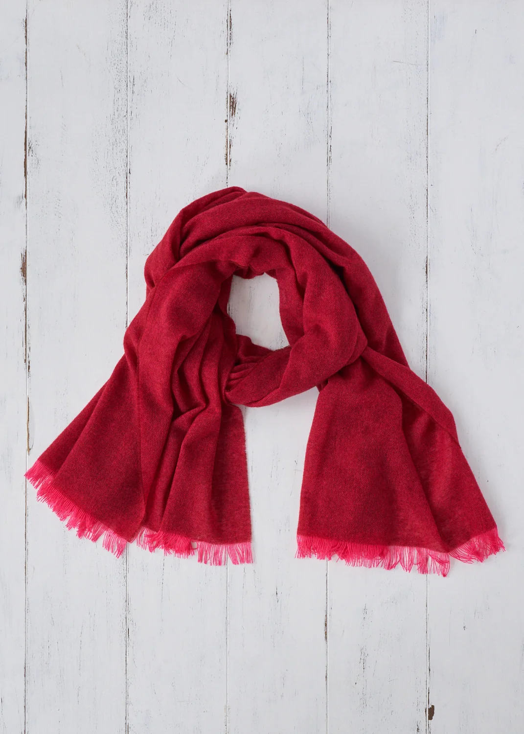 Italian cashmere scarf in Raspberry