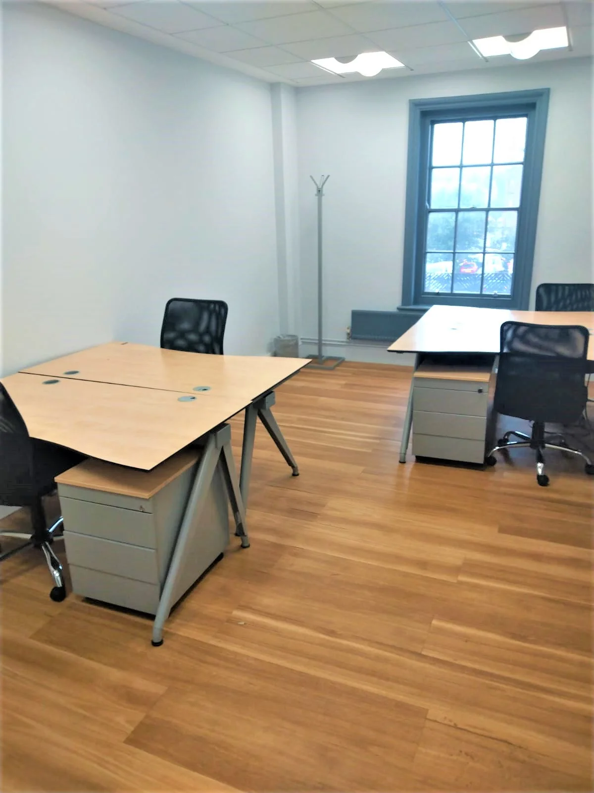 Marketing price for this 5/6 desk office is £716+VAT per month REF. 107