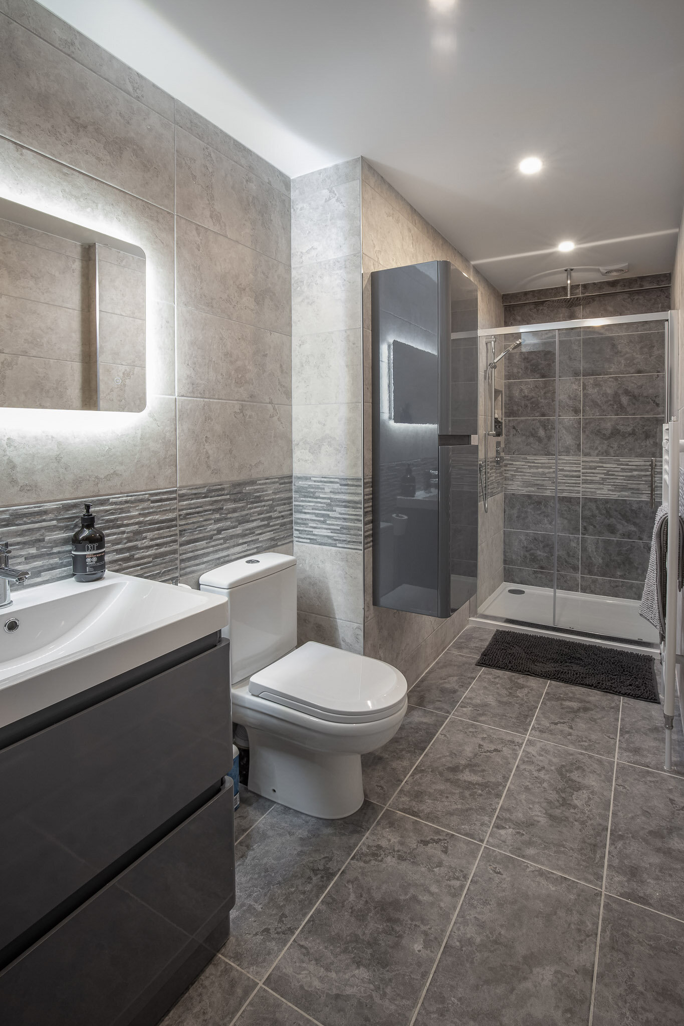 Shared Master Shower Room