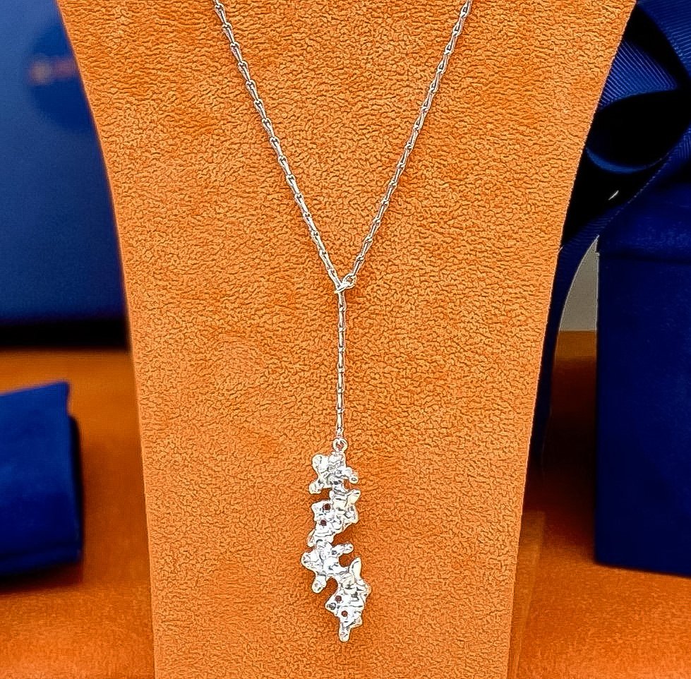  Title: Double coral back or neck-lace - silver Medium: Sterling silver Price: £150 