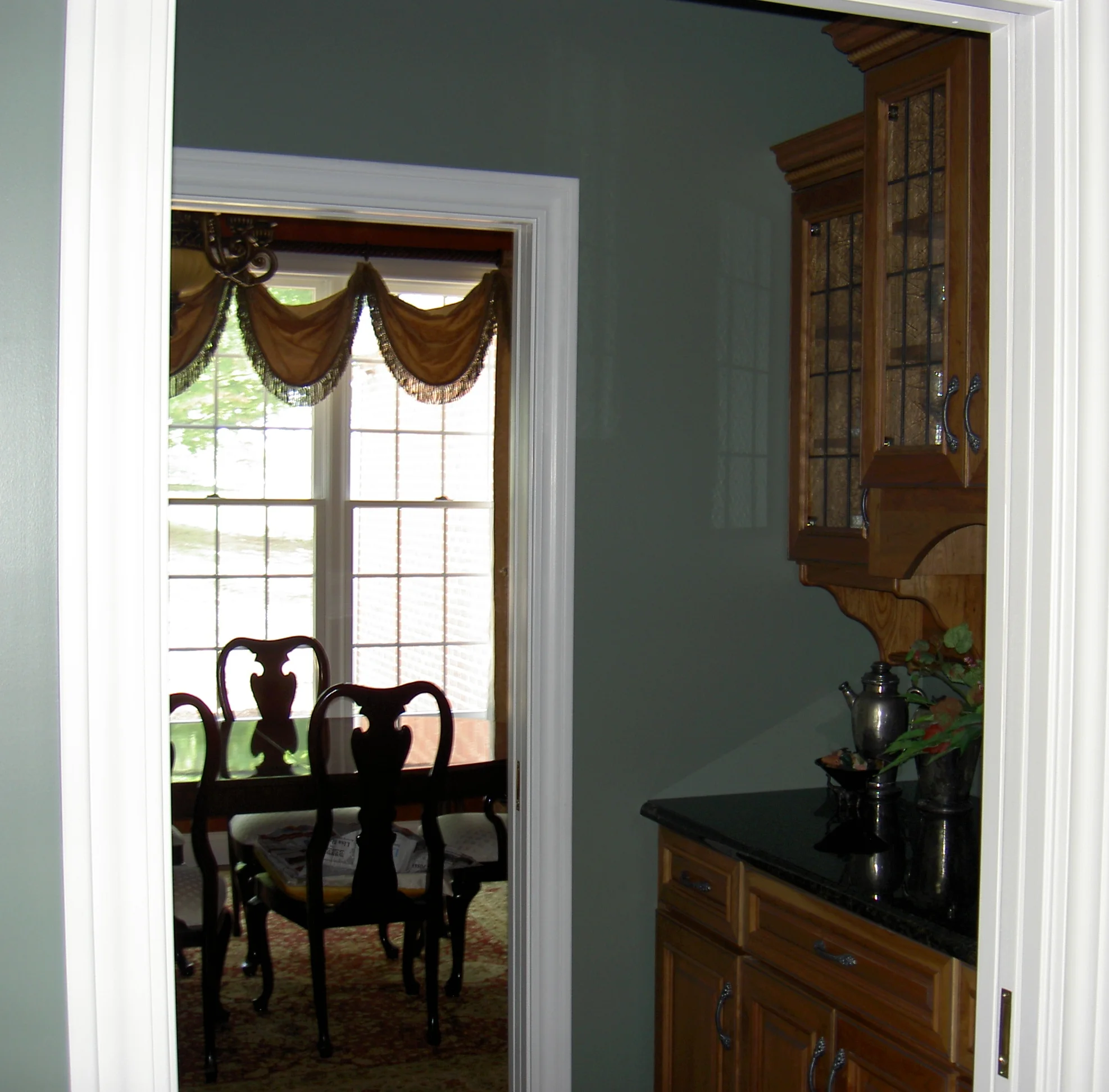 Butler's pantry Landry 007.jpg