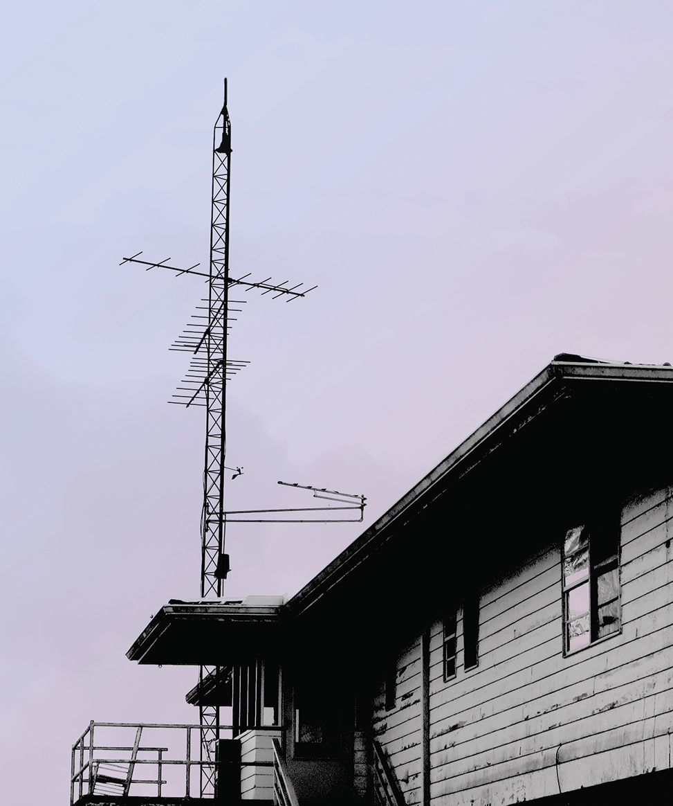 Pointe_Aux_Chenes_VHF_station.png