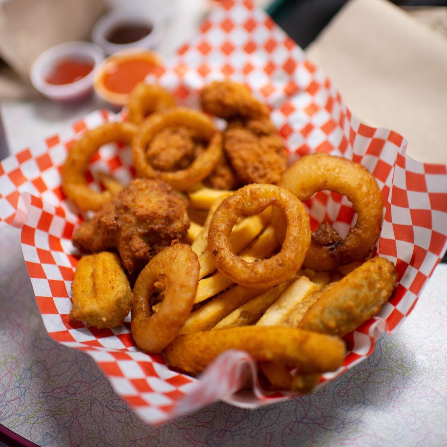 Happy FRYday! 🍟 Time to eat all the fried food and work it off on the lanes! 🎳Open today from 11am-11pm. #EmpireBowl