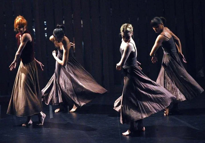 Rambert+-+New+Choreography_jr_086_window_towler_barbadillo_rudd_merlos_1000.jpg.small.jpg