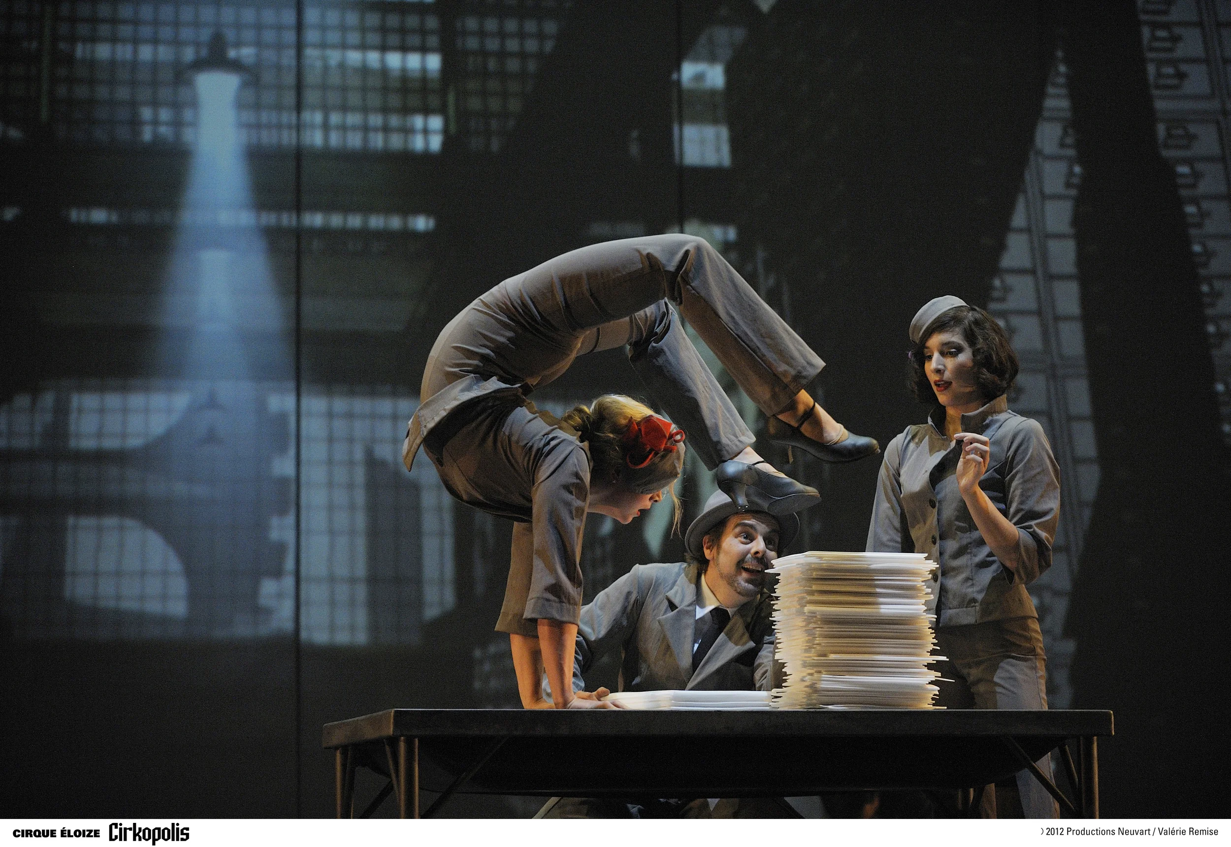 CirqueEloize_Cirkopolis_Contortion2.jpg