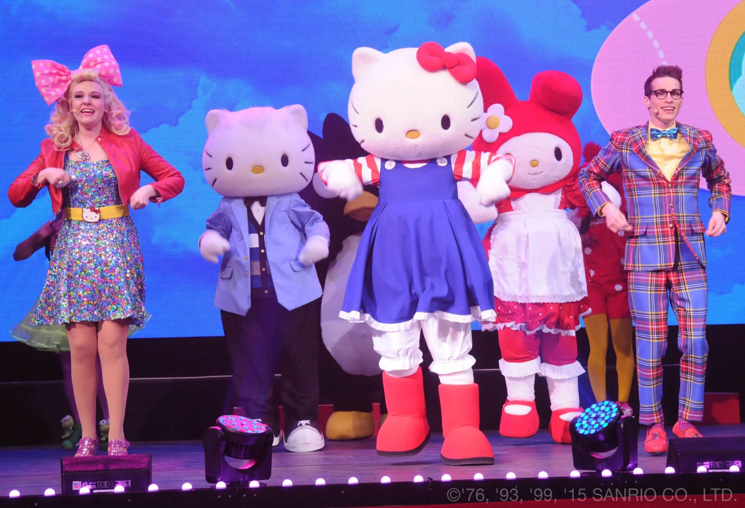 HK_CastCloseStage_CR.jpg