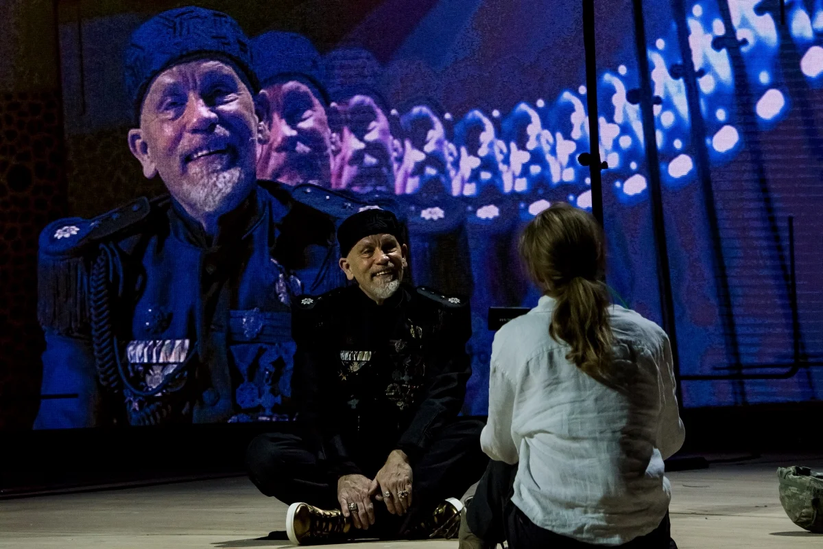 Malkovich,_von_Kessel_c_Lalo_Jodlbauer_(2).jpg