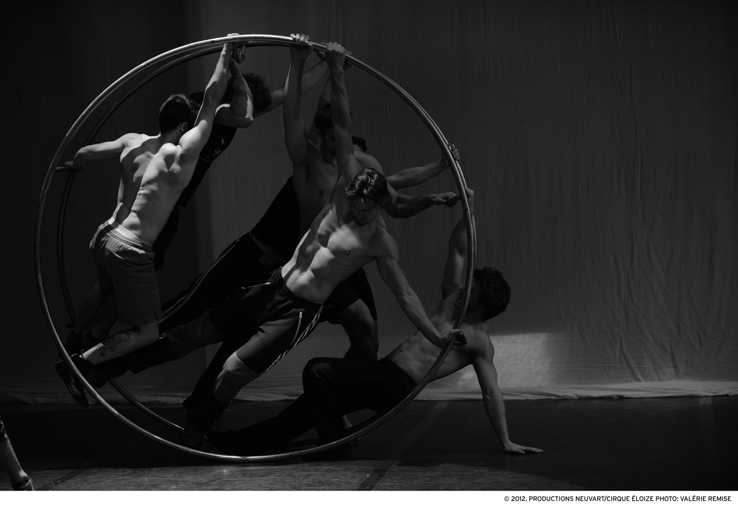 CirqueEloize_Creation2012_GermanWheel1_n&b.jpg