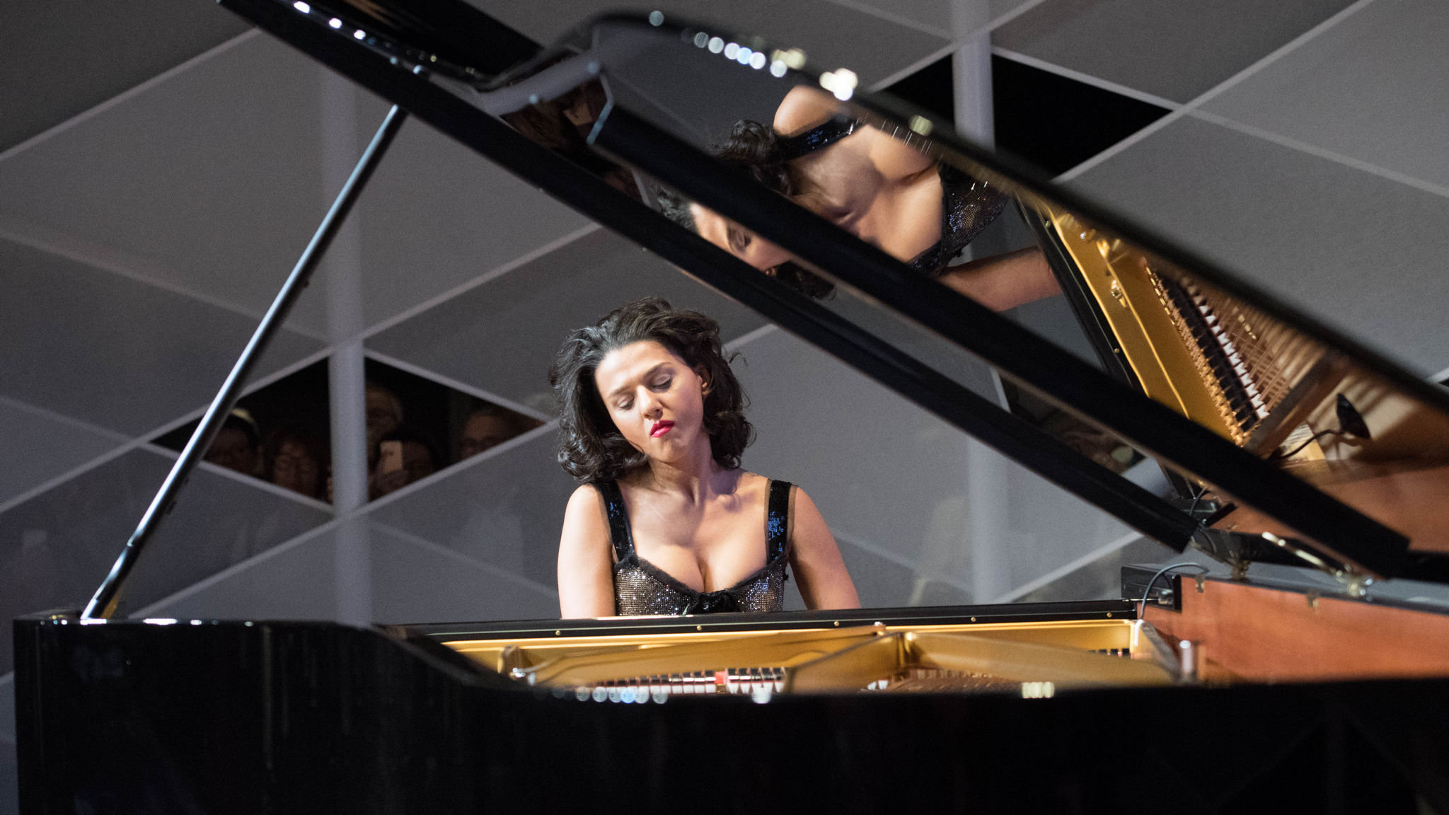 KHATIA BUNIASTISHVILI, piano