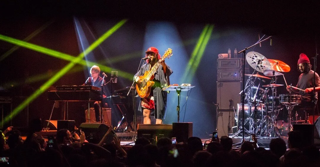 Thundercat no Circo Voador em 2018! Ninguém esquece. O Circo Voador, acostumado a abalar, neste dia, quando o trouxemos ao Brasil, realmente abafamos! O virtuosismo do baixista e cantor foi algo que não se esquece. 
Quem estava lá, sabe #TBT

📸  