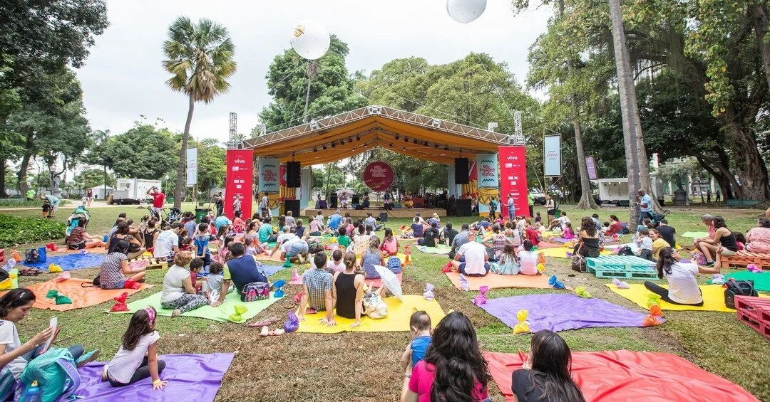 2016 foi um ano que realmente nos tocou: montamos um hapening para crianças! Foi um dos projetos mais legais da nosso trabalho na Dellarte e merece um #TBT. Demos tudo num Festival todo dedicado aos pequenos. Imagine só: música, crianças, muita b