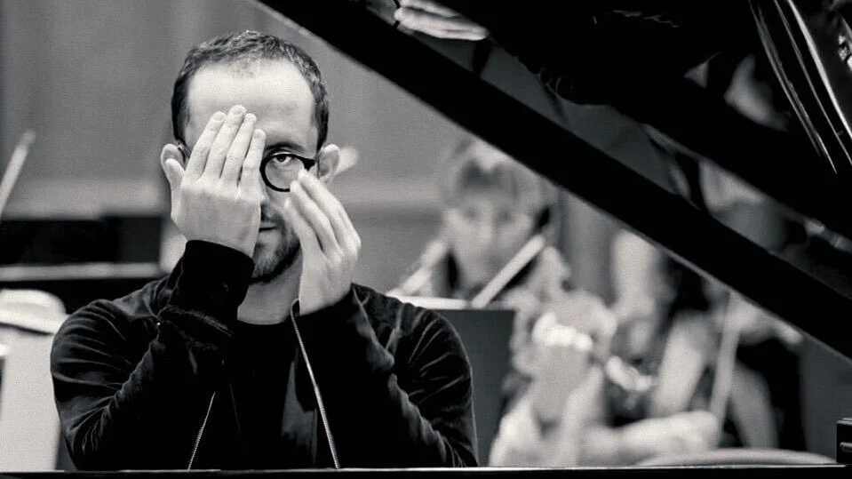 Quer programa&ccedil;&atilde;o boa para domingo cheia de m&uacute;sica cl&aacute;ssica? Ent&atilde;o fica de olho nessa dica: Igor Levit &eacute; um pianista que apresentar&aacute; sonatas de Beethoven no MusikFest Berlin, da Berliner Philharmoniker.