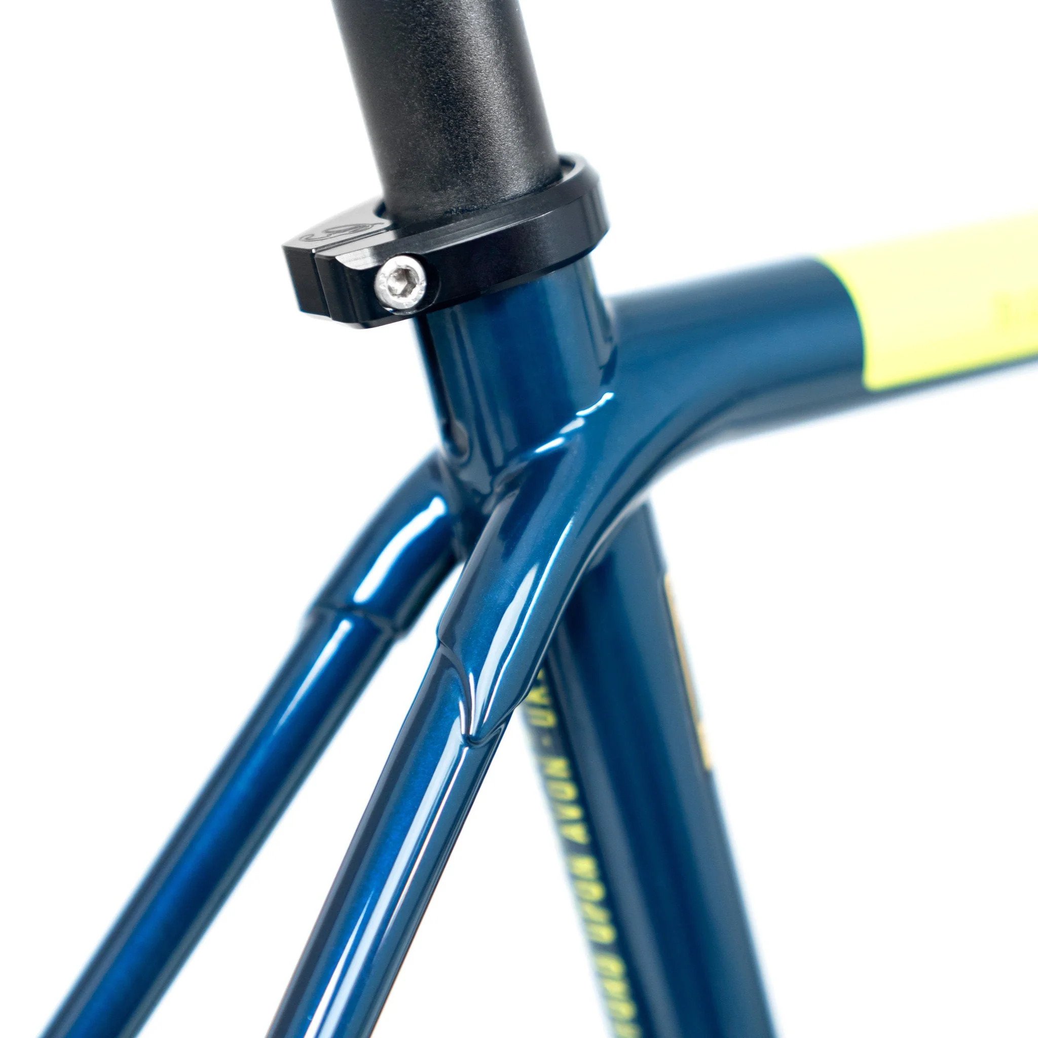 Roadfinder_SL_105_Seat_Lug_3000x.jpg