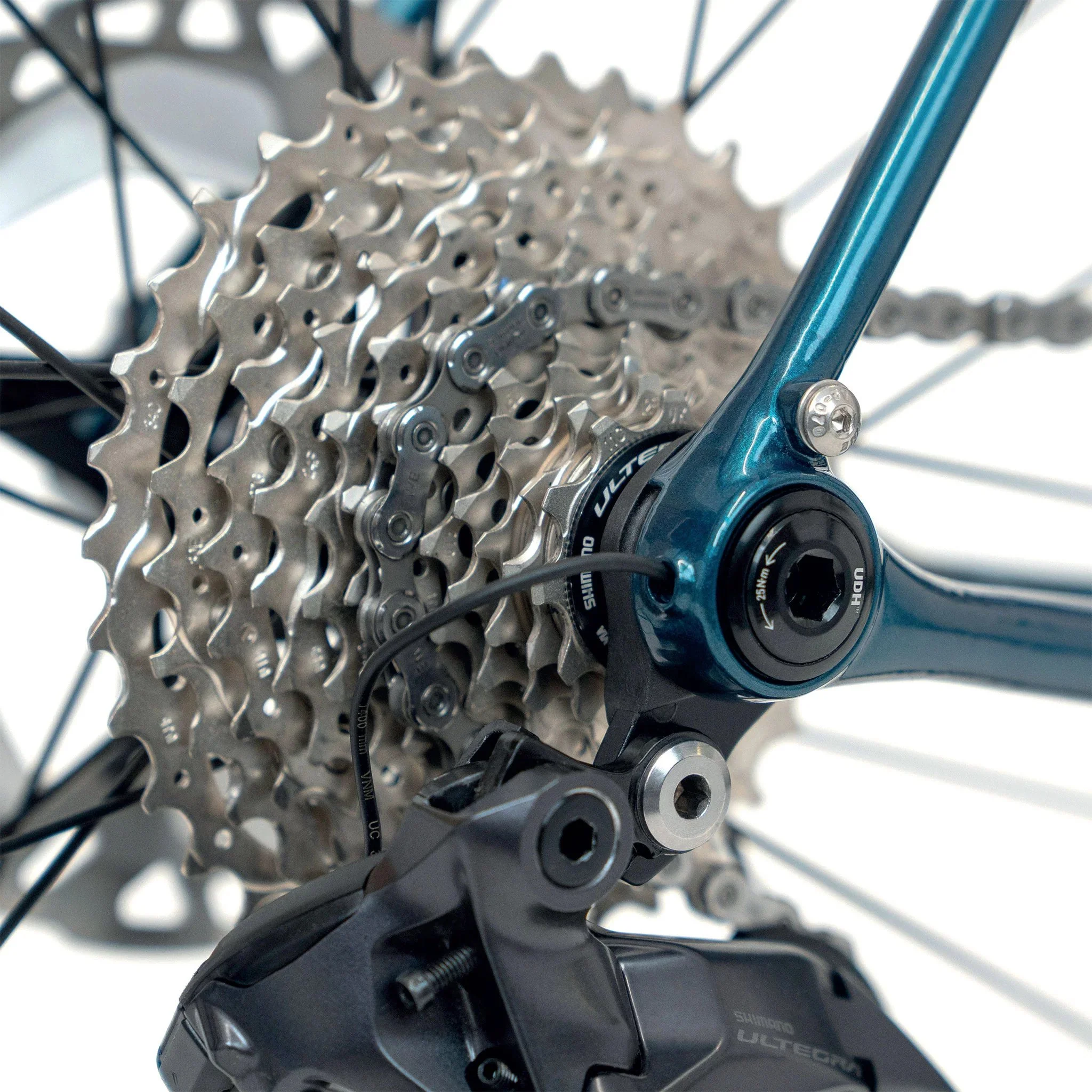 Pashley_Roadfinder_Ultegra_Di2_LakeBlue_RH_Dropout.JPG