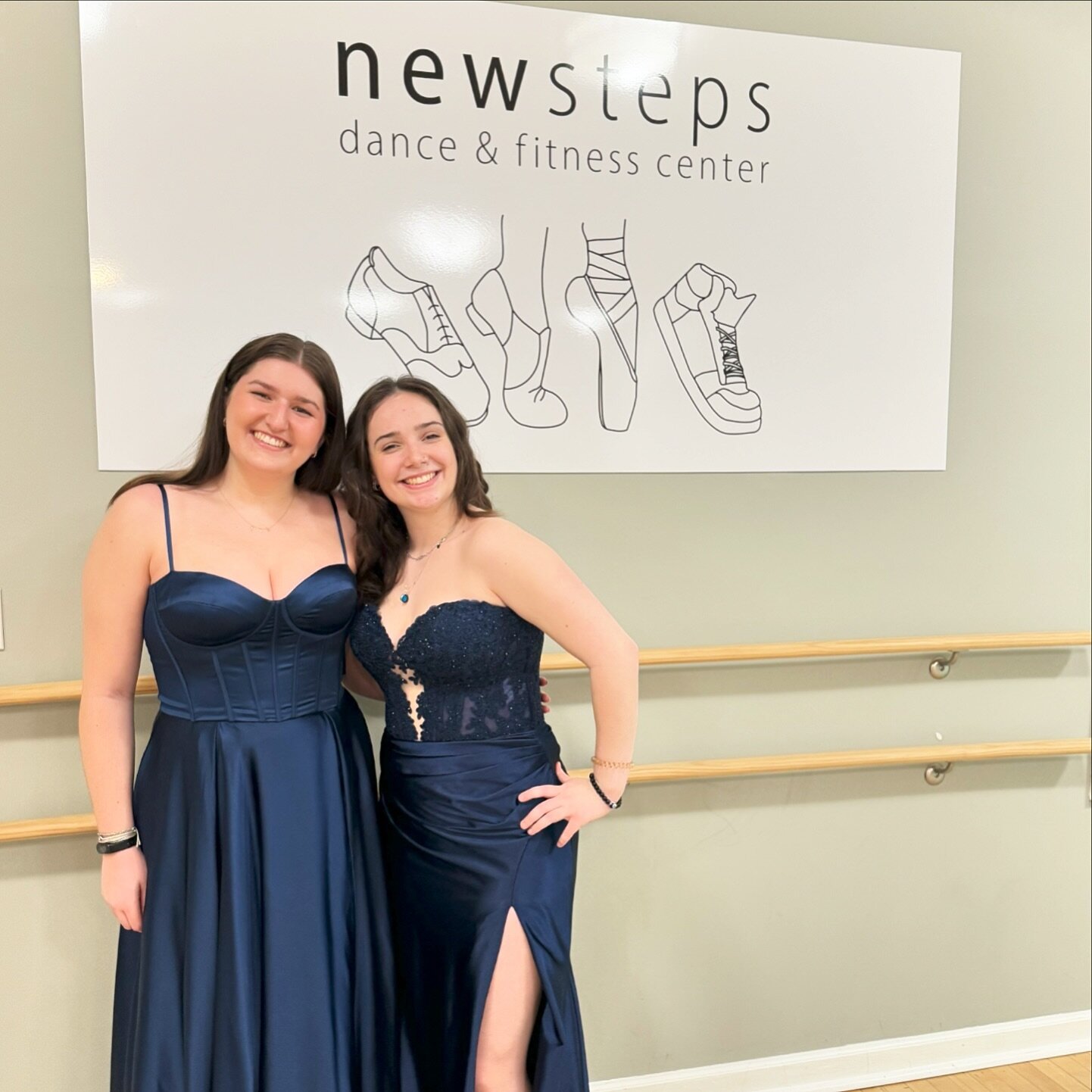 Bring your prom dress to dance day! 🫶🏼
#navyblue #prom #dress #beauties #newstepsdancefitness #glastonburyct #keepdancing #ghs #juniorprom 
@courtney.s91 @kathlzzi