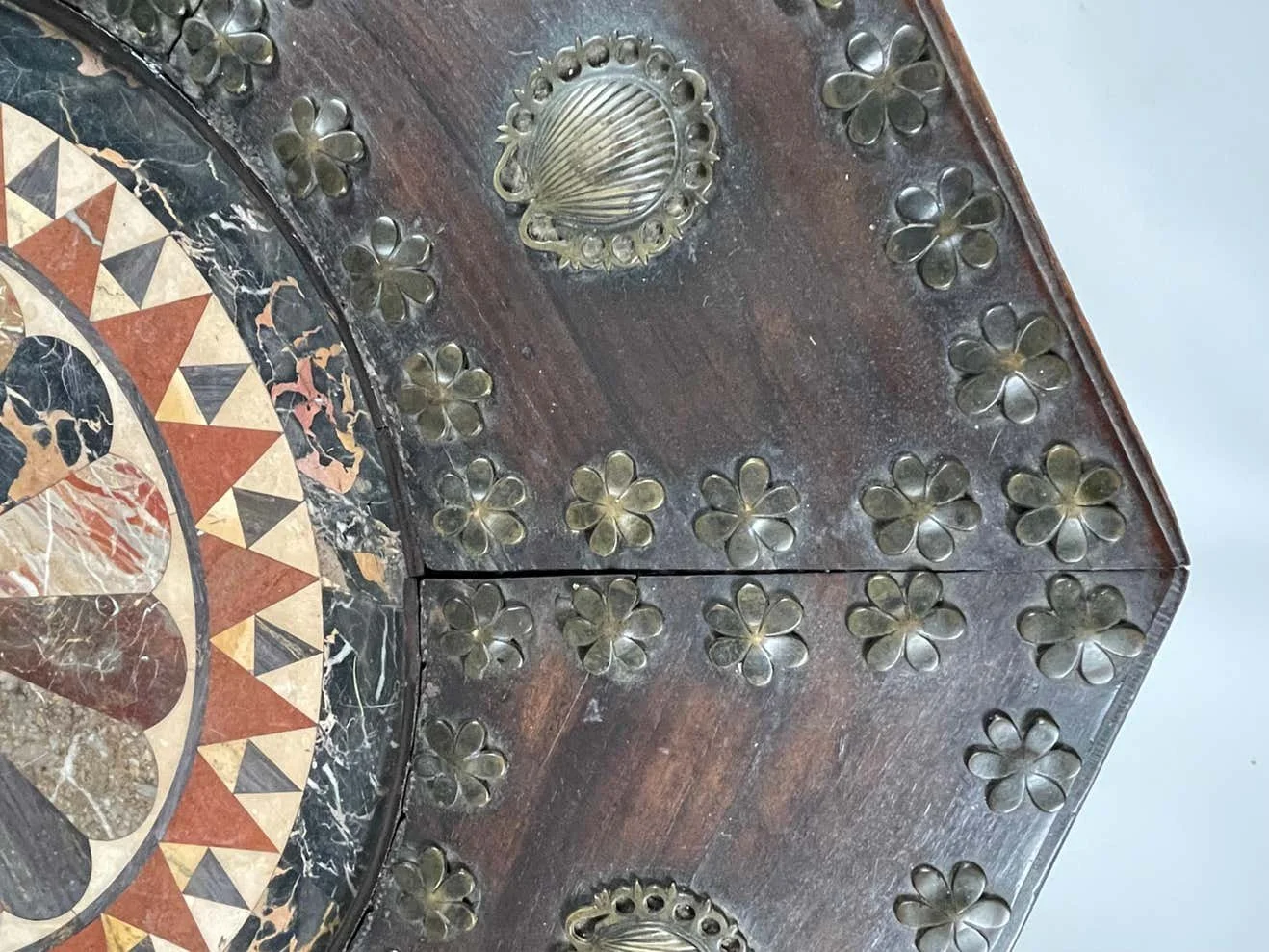 Inlaid_Marble_Table_09_master.jpg