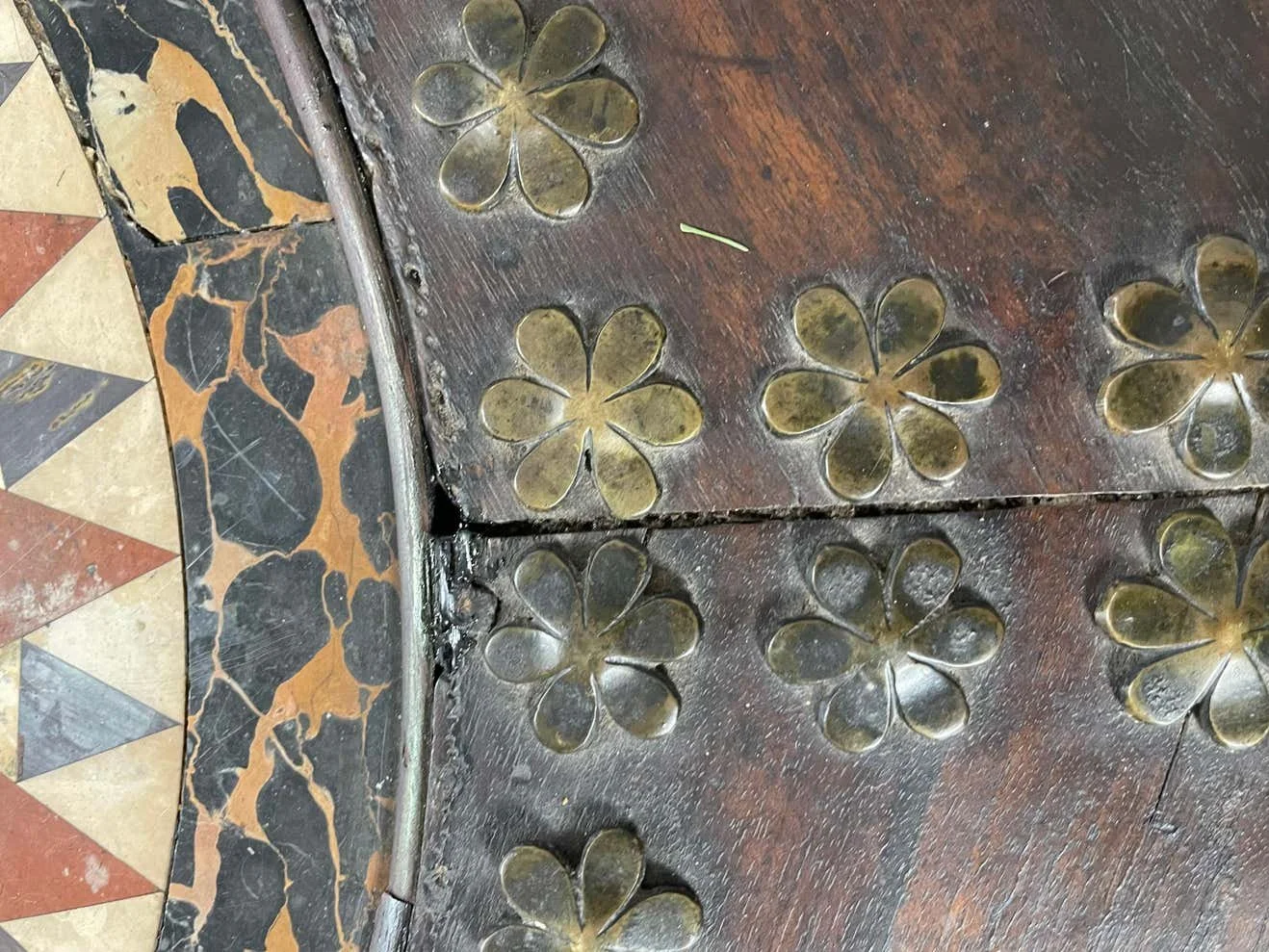 Inlaid_Marble_Table_17_master.jpg