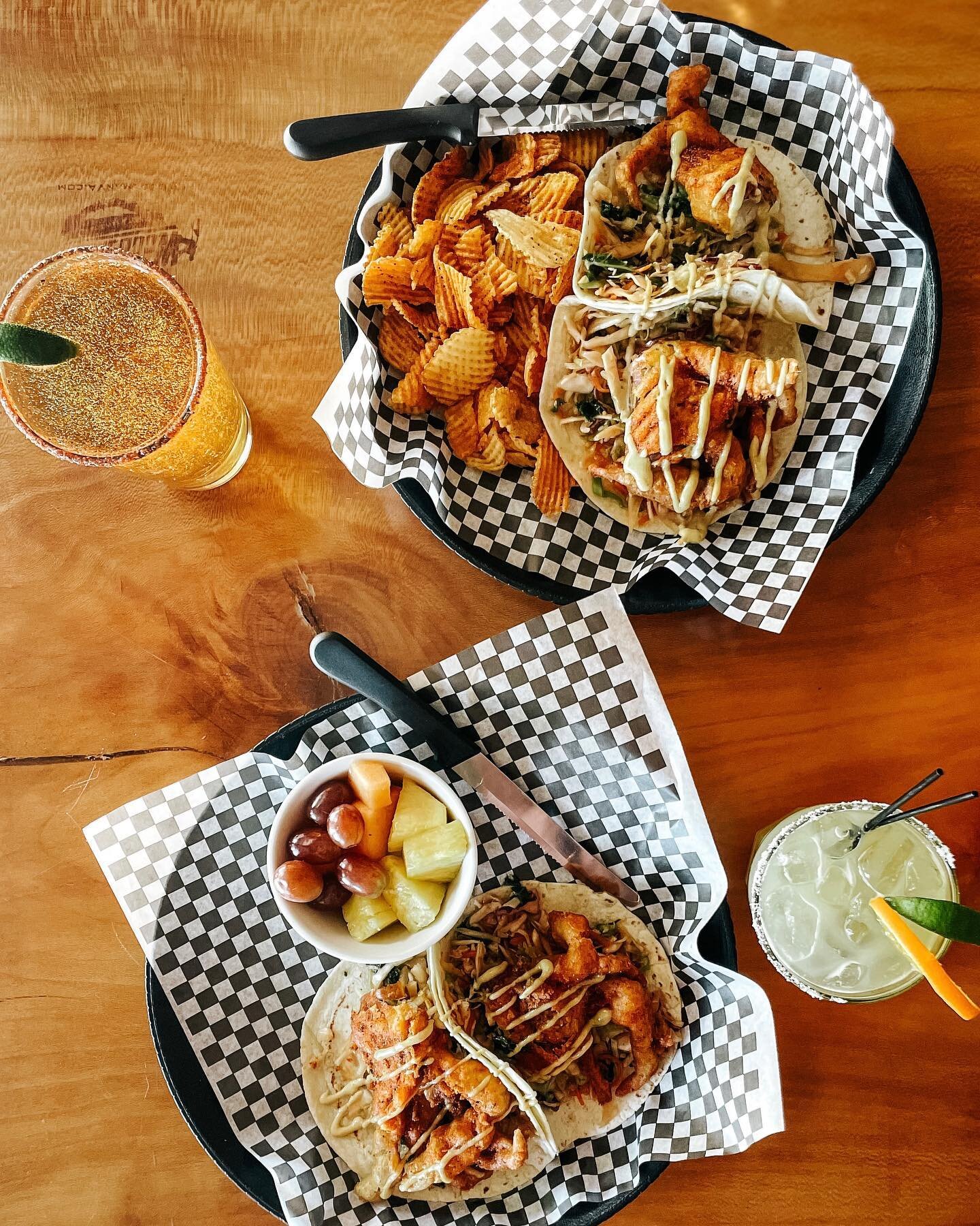 🦀🌮

Soft-shells are back this weekend! Tacos or sandwich - while supplies last.

Pair with a fresh squeezed margarita [Exotico Blanco tequila + agave nectar + fresh lime juice with a hint of orange juice] or @stonebrewing Buenaveza Salt &amp; Lime 