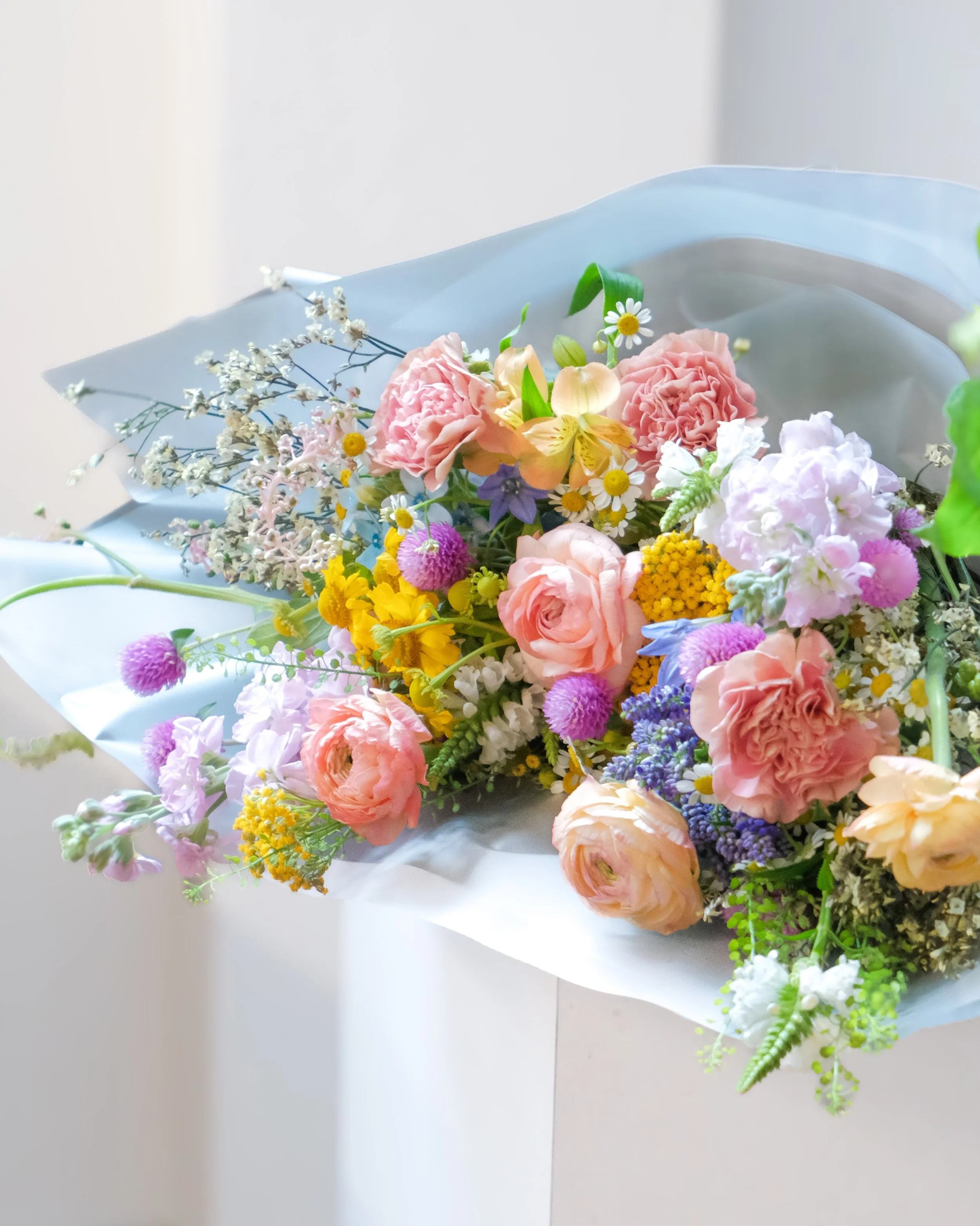 &ldquo;Many eyes go through the meadow, but few see the flowers in it&rdquo;
- Ralph Waldo Emerson

Dainty blooms, full of life, gathered as if freshly picked from the meadows

We have recently refreshed our curation of flowers and would love for you