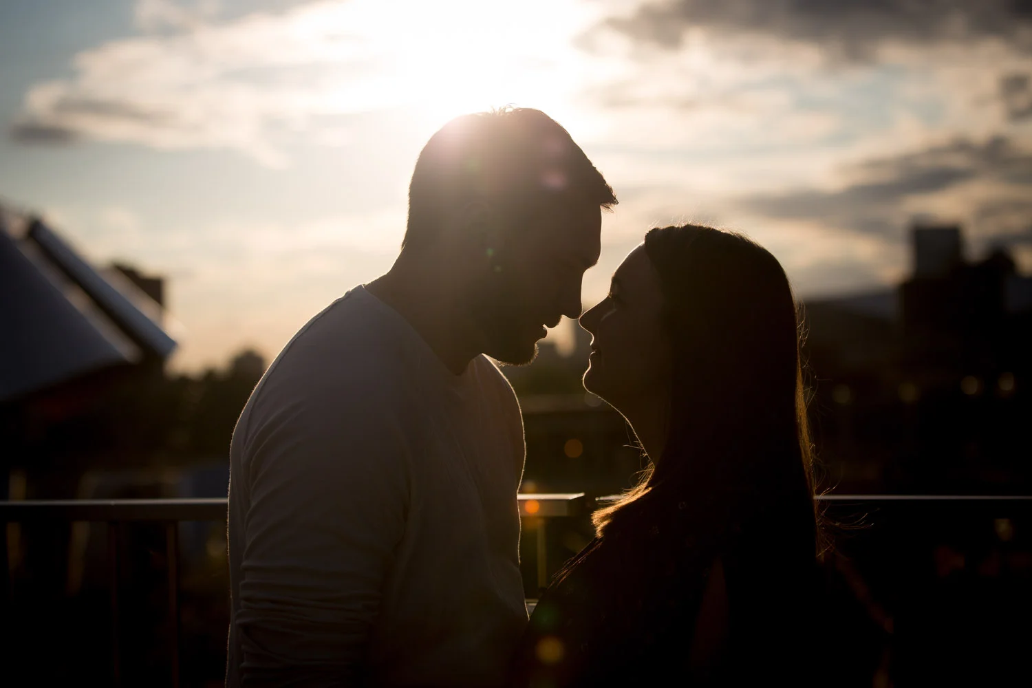07-university-of-minnesota-engagment-session-golden-hour-sunset-minneapolis-city-mahonen-photography.jpg