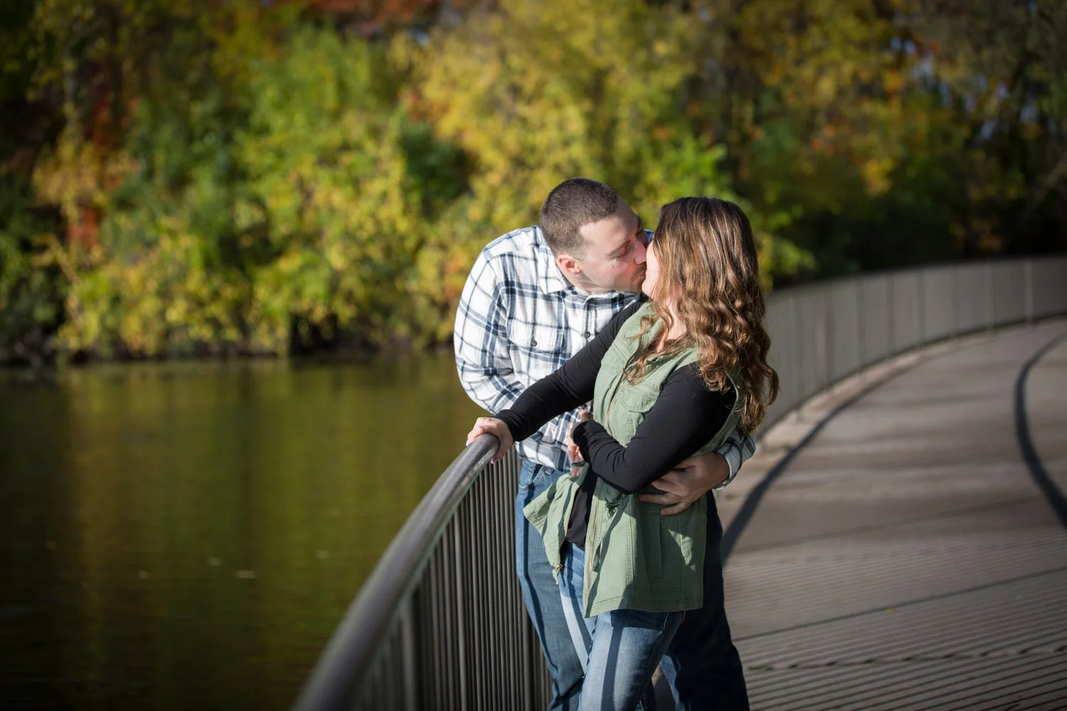 06-minneapolis-minnesota-fall-engagement-session-mahonen-photography.jpg
