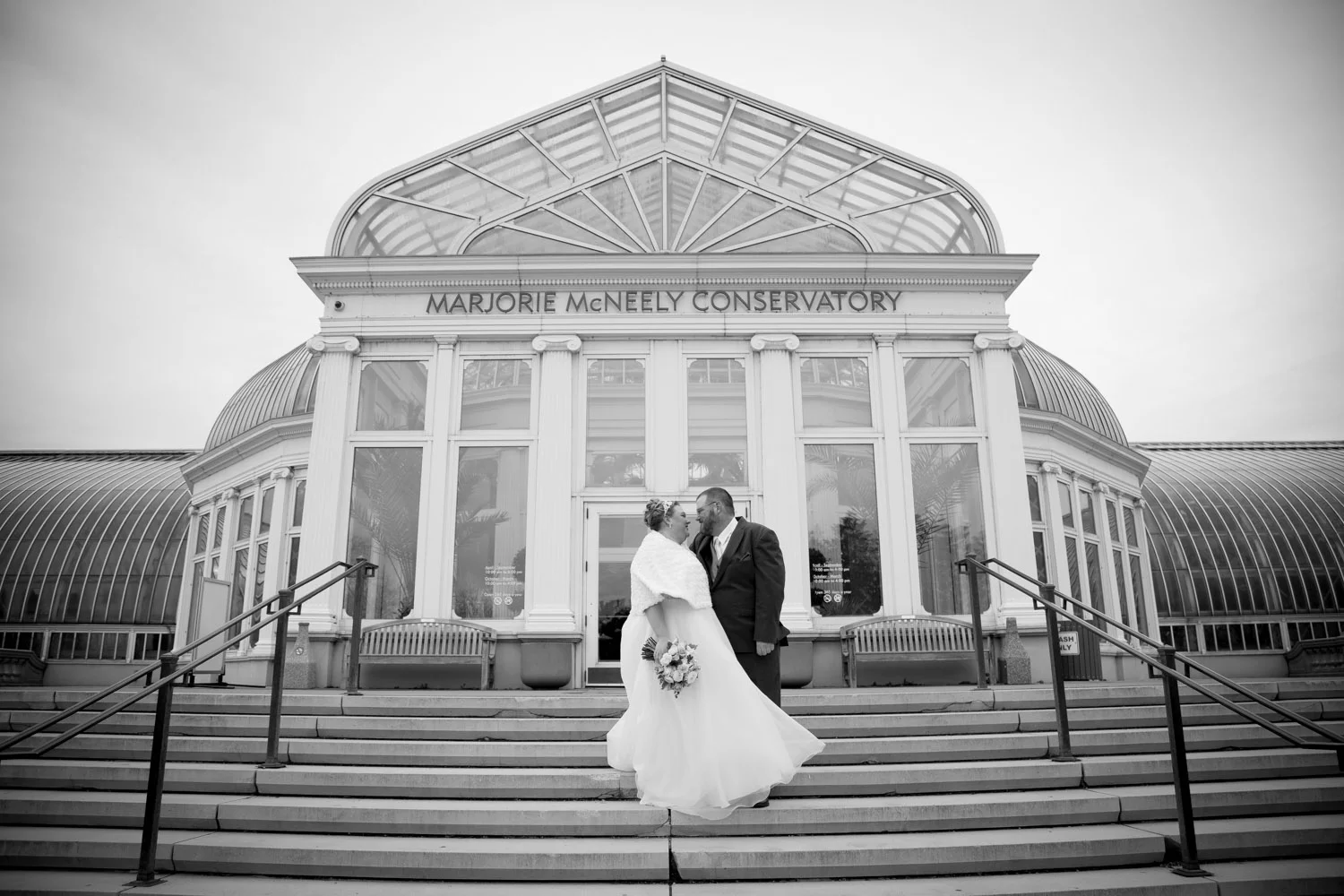 12-como-conservatory-wedding-day-bride-and-groom-portraits-st-paul-minnesota-mahonen-photography.jpg