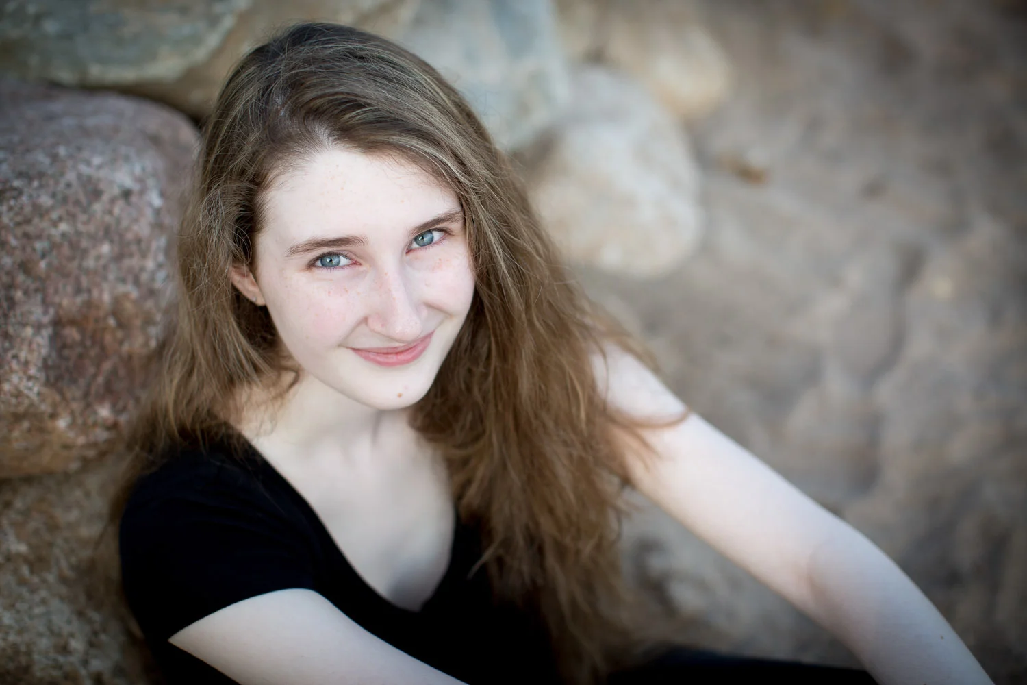 03-minnesota-senior-photographer-summer-photos-at-the-lake-rocks-mahonen-photography.jpg