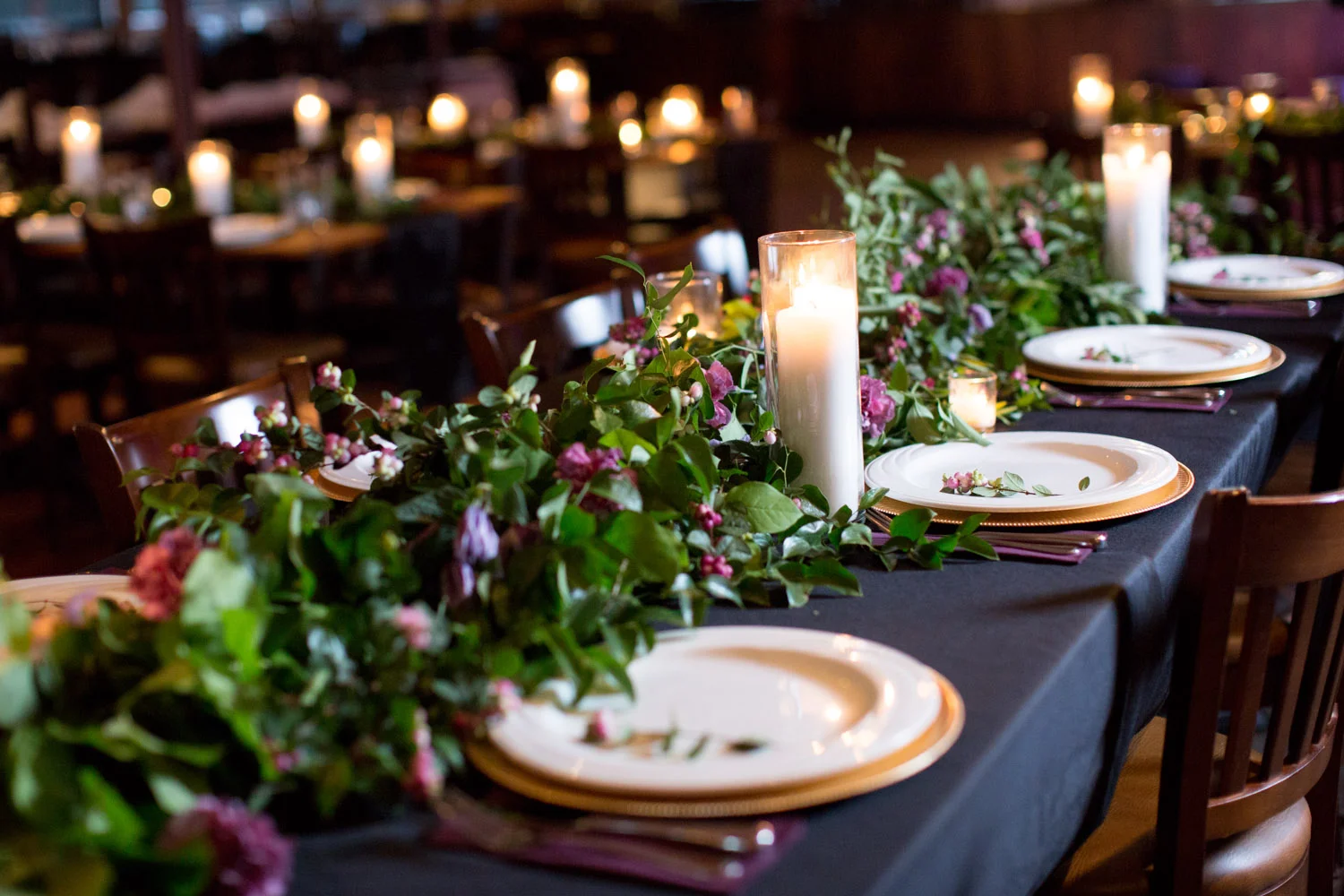21-crooners-jazz-club-music-wedding-photographer-styled-shoot-reception-details-table-settings-place-setting-black-table-cloth-gold-charger-plum-napkins-head-table-candles-mahonen-photography.jpg