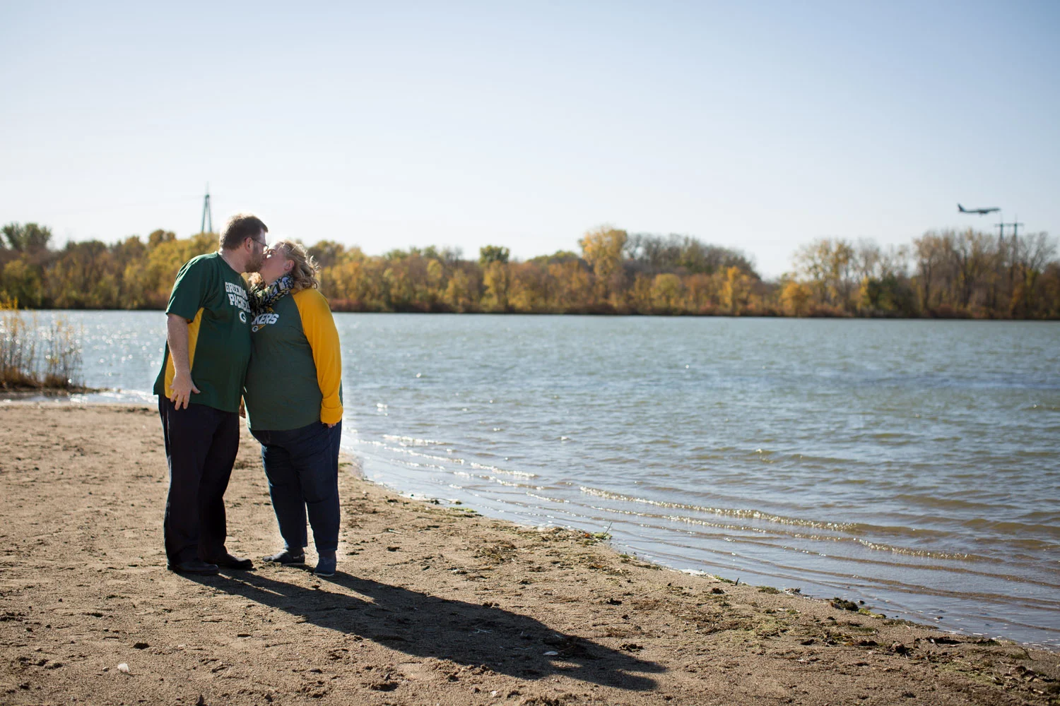 07-mn-fall-photographer-fort-snelling-state-park-minnesota-photo-session-chihuahua-color-foliage-packers-vs-vikings-family-fued-fun-mahonen-photography.jpg