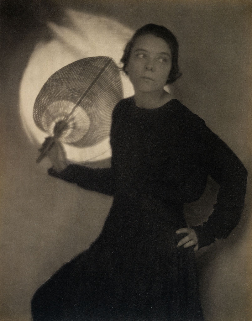 The Fan, Margrethe Mather (1917) - Edward Weston