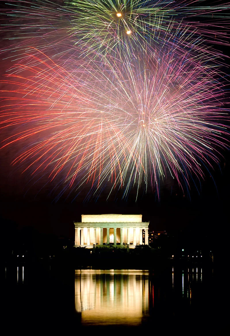 Fireworks over the Lincoln Memorial on Independence Day, 2008