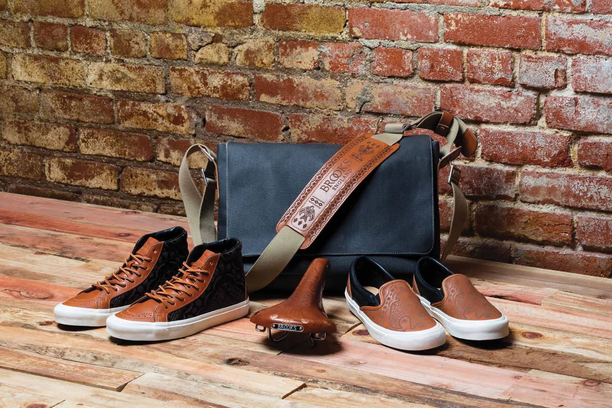 FA16_Vault_Brooks_EP_Bag_Shoes_Saddle_Line1_V1.jpg