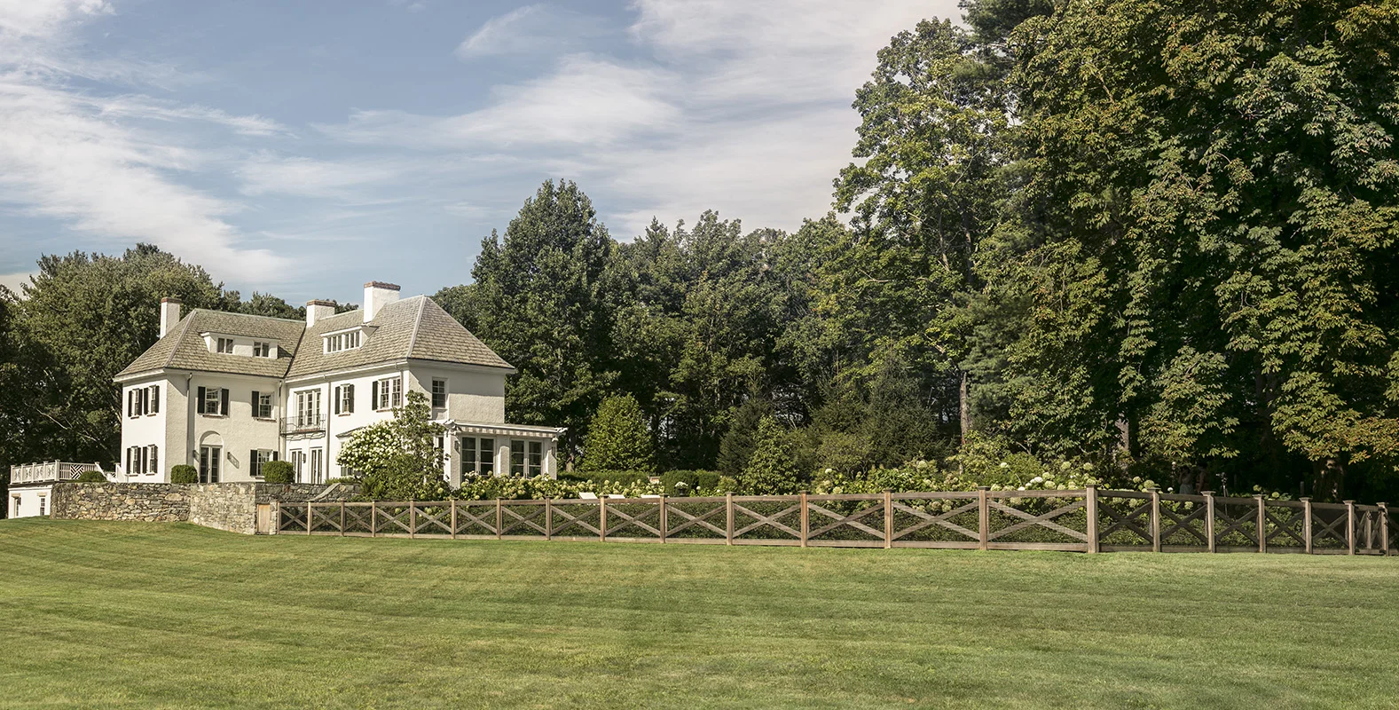 LANDSCAPE ARCHITECTURE Dan Gordon Landscape Architects for “Charles River Estate” photo credit Neil Landino