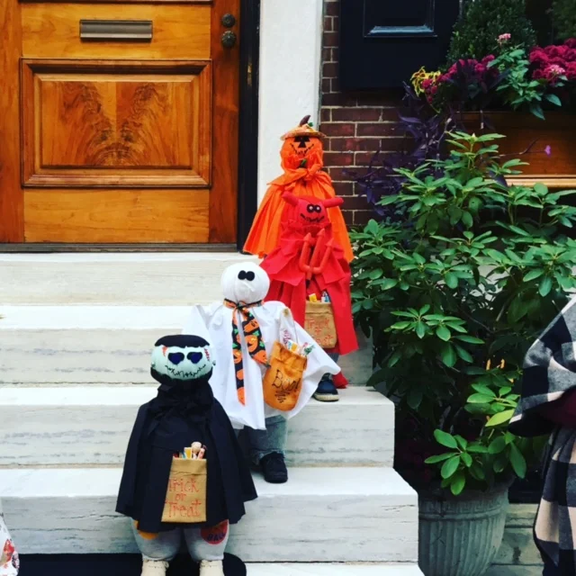 Stoop decorations