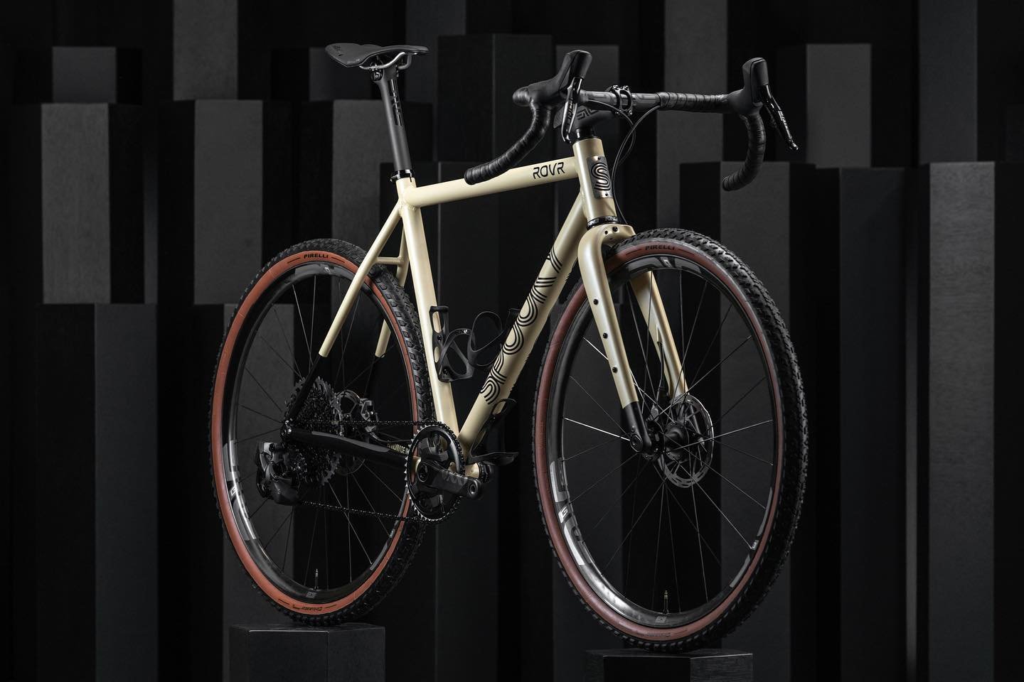 Our signature Spooky ROVR outfitted in all the @envecomposites. Thanks again to ENVE for inviting us to be apart of the epic frame builder showcase event.