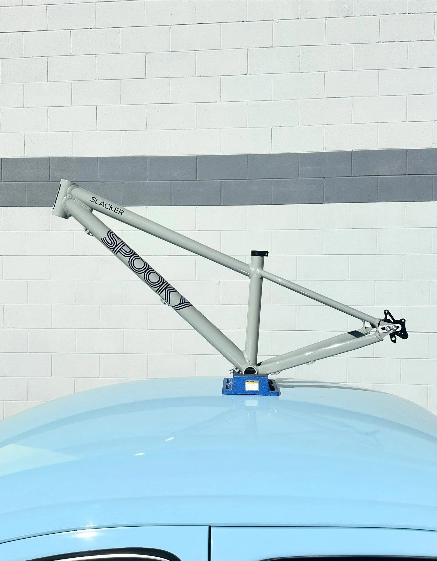 The Spooky Slacker can accept different sliding dropout inserts to accommodate single speed, UDH and standard mounted rear derailleurs. Comes in three sizes Small, Medium/Large and XLarge. Reach out to us here or at info@wearespooky.com for more info