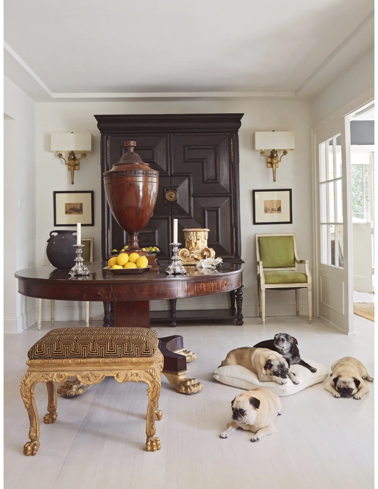 MARY MCDONALD'S HOUSE AND HER DOGS JACK, LULU, BORIS, EVA AND VIOLET (I KNOW THERE ARE 5 NAMES AND 4 DOGS, BUT I CANNOT TELL THEM APART!)