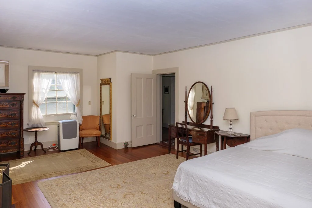  2nd floor primary bedroom (king) 
