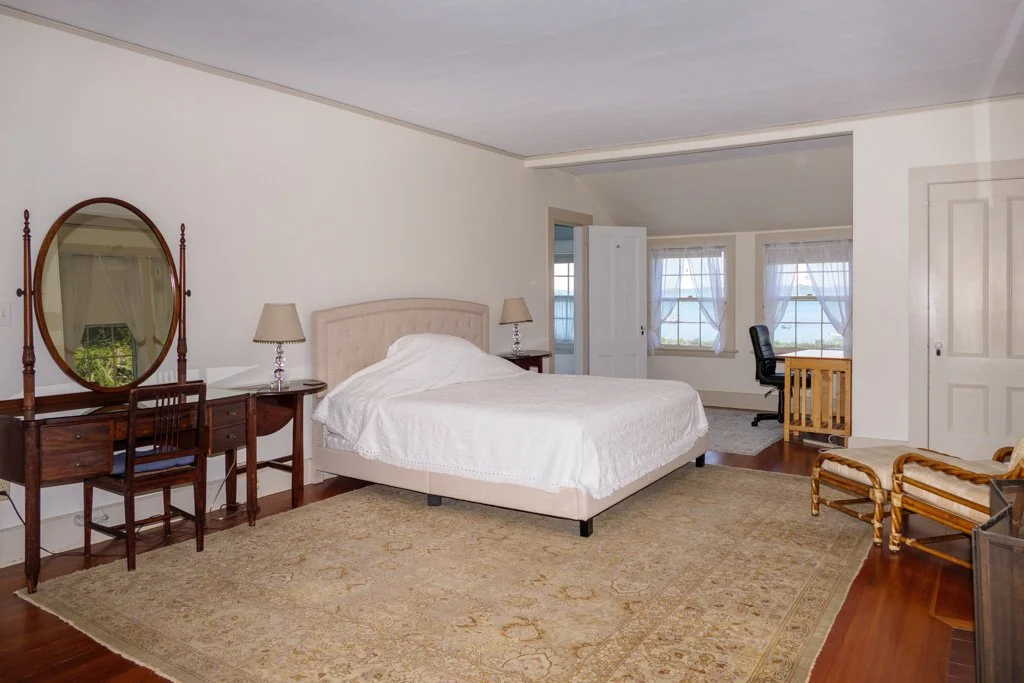  2nd floor primary bedroom (king) 