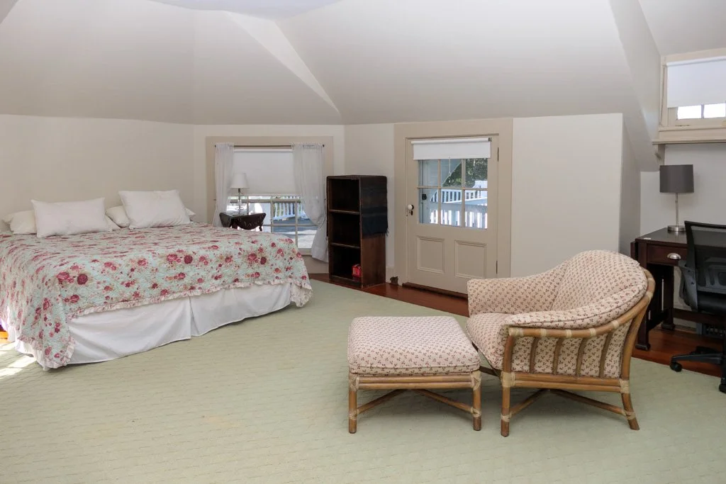  2nd floor large bedroom (2 twins) 