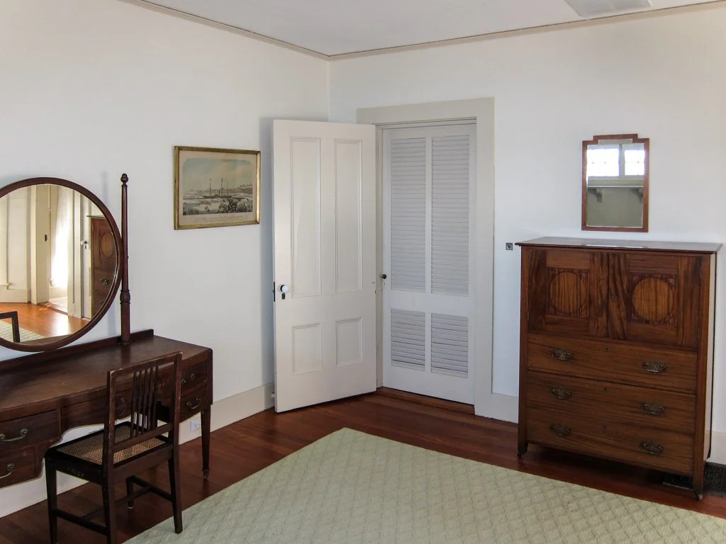  2nd floor large bedroom (2 twins) 