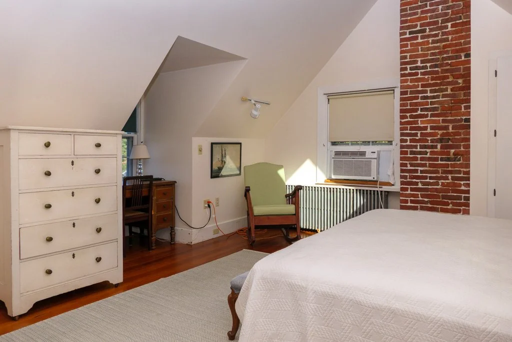  3rd floor large bedroom (king) 