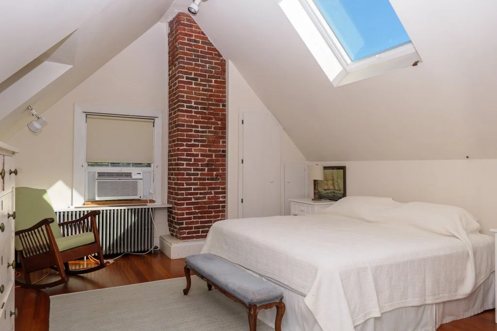  3rd floor large bedroom (king) 