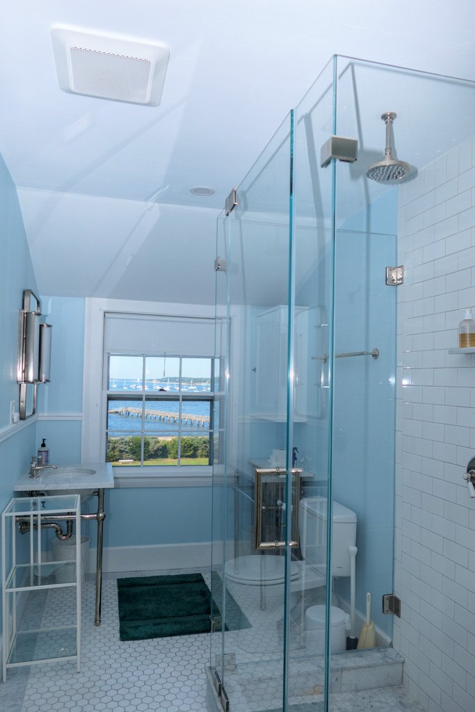  3rd floor bath 