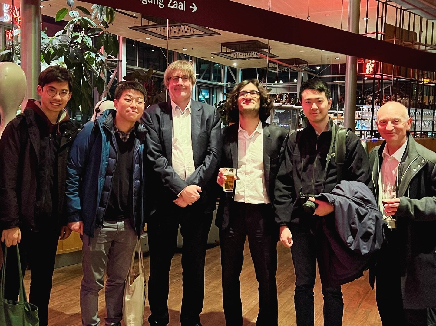 📸Picture time with our dear mentors @quatuor_danel after their amazing concert at @muziekgebouw in Amsterdam tonight, without both the second violinists @millet_gilles &amp; @aykchan1017 in the picture 🤣

But no worries! We are spending our weekend