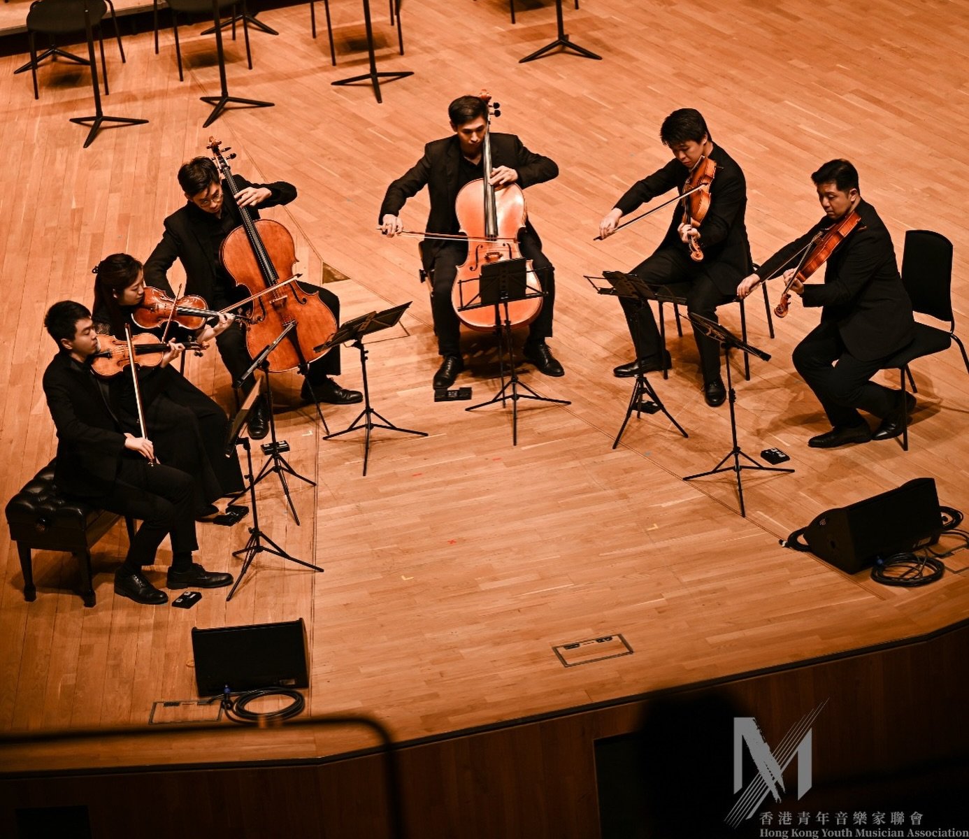 🤍 We made our modest effort to be part of the performance tonight at the 「致敬勇者，撫慰心靈&mdash;&mdash;香港音樂界凝心聚力慈善音樂」 concert with the slow movement of the Tchaikovsky&rsquo;s &ldquo;Souvenir de Florence&rdquo; . It was a pleasure to perform with the thre